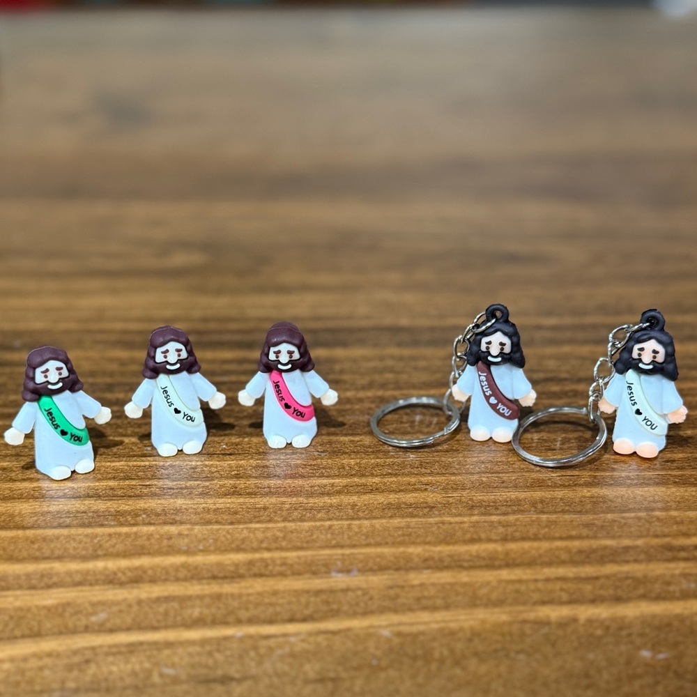 5-Piece Jesus Figurine Set – Mini Keychains & Figurines